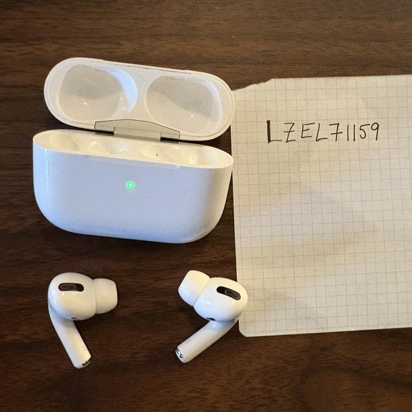 Apple AirPods Pro - Wireless Case