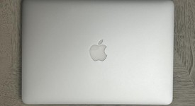 Good
													MacBook Air 2017 - 13" - I5, Silver, 256 GB, 8 GB, photo 2 of 6