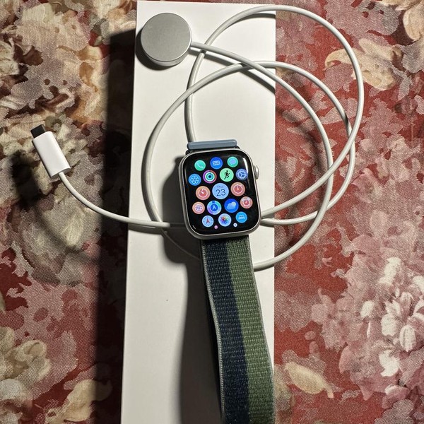 Apple Watch Series 8 45mm - Silver, A2771 - GPS, Aluminum