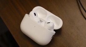Used
													Apple AirPods Pro 2 - Lightning, photo 4 of 4
