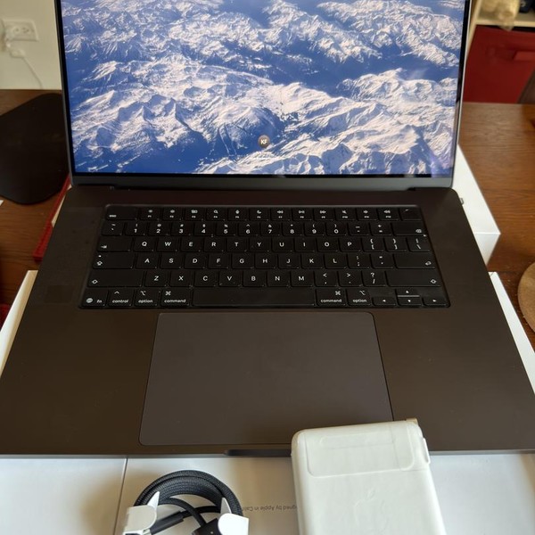 MacBook Pro 2026 - 16 inch (M5) - 1 TB, Space Black, 48 GB, Apple M5 Pro 18-core (20-core GPU), Standard Display