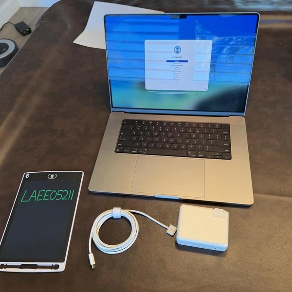 MacBook Pro 2021 - 16 inch - 1 TB, Gray, 16 GB, Apple M1 Pro 10-core