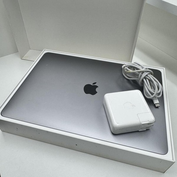 MacBook Pro 2020 - 13 inch - 256 GB, Gray, 8 GB, Intel Core i7