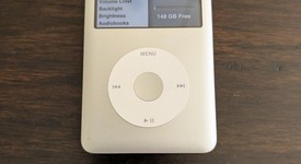 Good
													Apple iPod Classic 7th Gen 2009 - Silver, 160 GB, photo 1 of 3