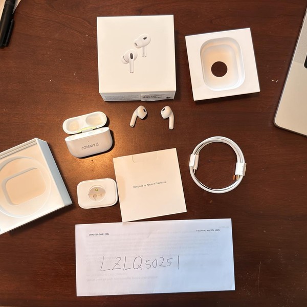 Apple AirPods Pro 2 - Lightning
