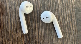 Used
													Apple AirPods 2nd Gen - Lightning Case, photo 4 of 5