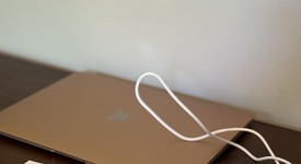 Good
													MacBook Air 2020 - 13" - I3, Gold, 256 GB, 8 GB, photo 2 of 8