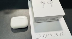 Used
													Apple AirPods Pro - MagSafe Case, photo 1 of 10