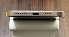 Good
													Apple iPhone 16 Pro Max - Unlocked, Desert, 1 TB, A3084, photo 5 of 7