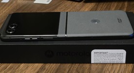 Mint
													Motorola Razr (2024) - Metro by T-Mobile, Gray, 256 GB, 8 GB, photo 6 of 6