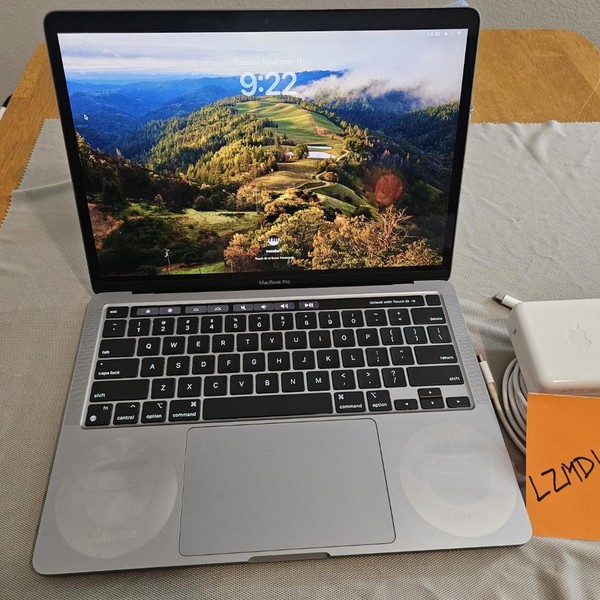 MacBook Pro 2022 - 13 inch - 256 GB, Gray, 8 GB, Apple M2