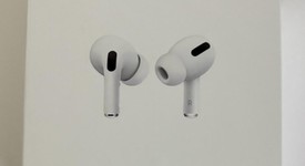 New
													Apple AirPods Pro - Wireless Case, photo 2 of 5