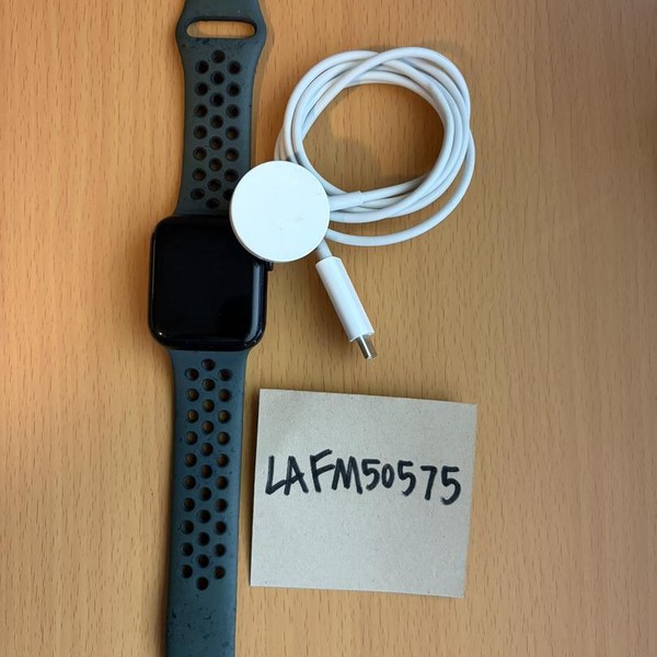 Apple Watch SE (2nd Gen) 40mm - AT&T, Midnight, A2726 - Cellular, Aluminum