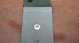 Mint
													Motorola Razr (2024) - Cricket, Gray, 256 GB, 8 GB, photo 3 of 15