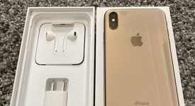 Mint
													Apple iPhone Xs Max - Unlocked, Gold, 64 GB, A1921, photo 5 of 11