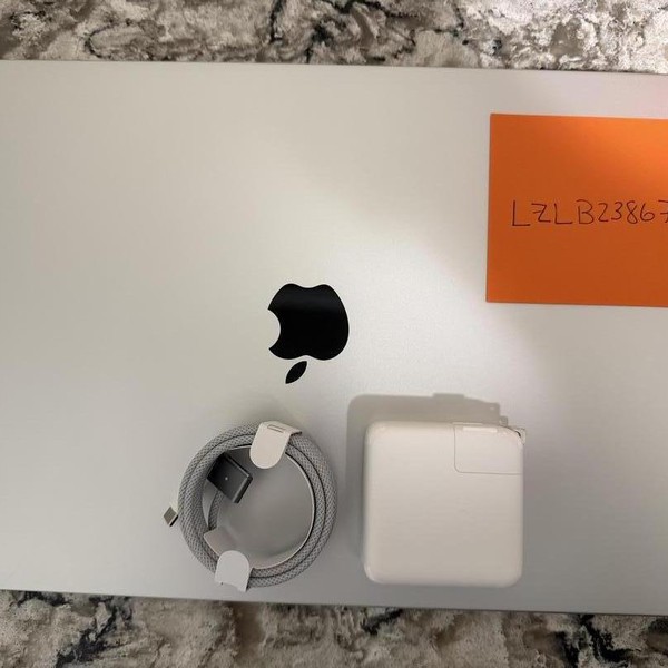 MacBook Pro Late 2023 (M3) - 16 inch - 1 TB, Silver, 36 GB, Apple M3 Pro 12-core, 18-core GPU
