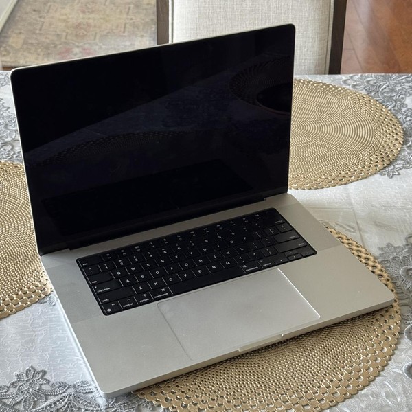 MacBook Pro 2024 - 16 inch - 512 GB, Silver, 24 GB, Apple M4 Pro 14-core