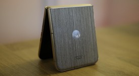 Good
													Motorola Razr Ultra (2025) - Unlocked, PANTONE Mountain Trail, 512 GB, 16 GB, photo 2 of 5