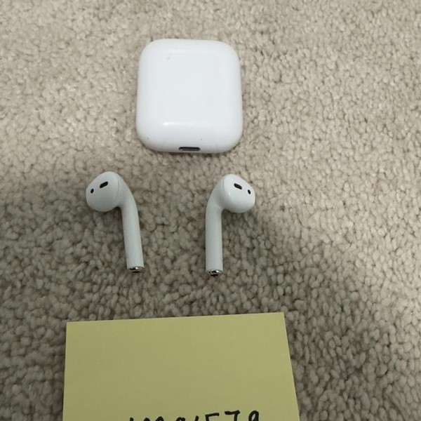 Apple AirPods 1st Gen - Lightning Case