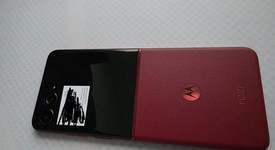 Mint
													Motorola Razr Ultra (2025) - AT&T, PANTONE Rio Red, 512 GB, 16 GB, photo 3 of 7