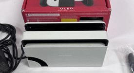 Mint
													Nintendo Switch - OLED - White, 64 GB, photo 4 of 9
