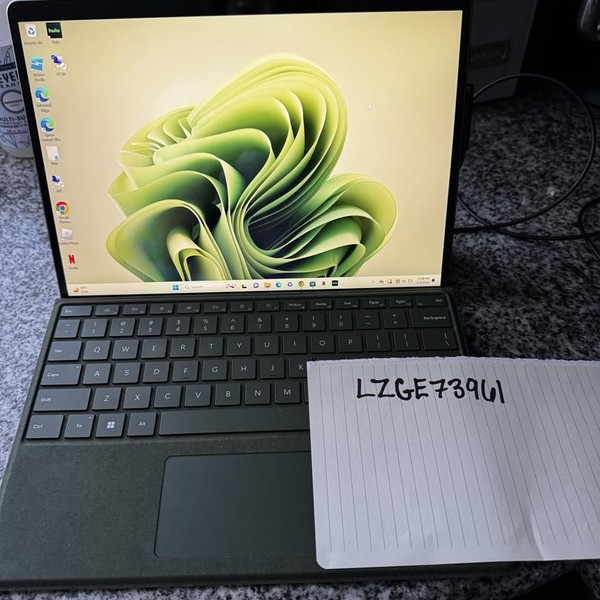 Microsoft Surface Pro 9 - Wi-Fi, 256 GB, Graphite, 16 GB, Intel Core i7, Wi-Fi