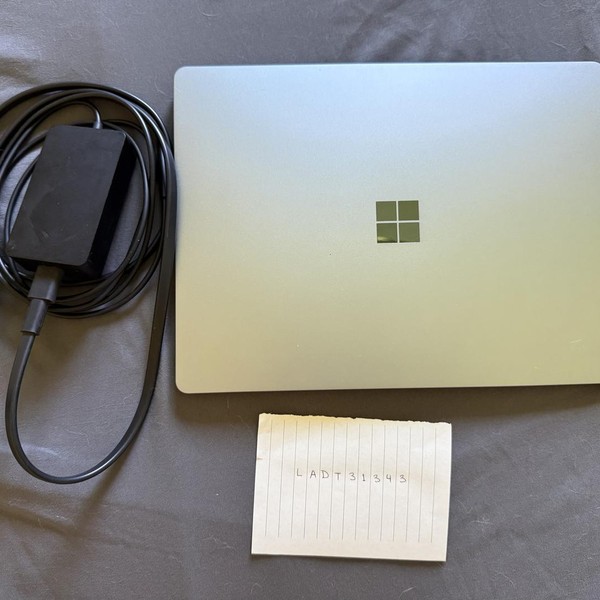 Microsoft Surface Laptop Go - 128 GB, Platinum, 8 GB, Intel Core i5