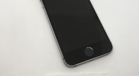 Good
													Apple iPhone SE 1st Gen 2016 - Unlocked, Grey, 32 GB, A1662, photo 4 of 12
