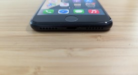 Good
													Apple iPhone SE 3rd Gen 2022 - Unlocked, Midnight, 64 GB, A2595, photo 3 of 13