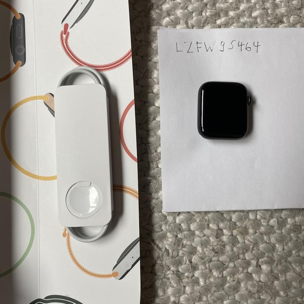 Apple Watch SE 1st Gen 44mm - Gray, A2352 - GPS, Aluminum