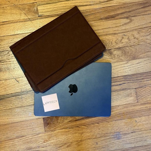 MacBook Air 2022 (M2) - 13 inch - 256 GB, Midnight, 8 GB, Apple M2