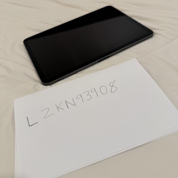 Apple iPad Air 5th Gen - Wi-Fi, 64 GB, Gray, A2588