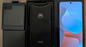Mint
													Motorola Razr 2025 - Unlocked, Blue, 256 GB, 8 GB, photo 3 of 7
