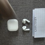 Used Apple AirPods (4th Gen) - Active Noise Cancellation