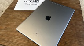 Good
													Apple iPad Pro 12.9" 2nd Gen 2017 - Unlocked, Gray, 256 GB, photo 3 of 8
