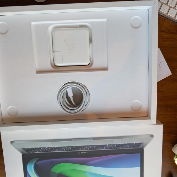 MacBook Pro 2020 - 13 inch - 256 GB, Gray, 8 GB, Apple M1