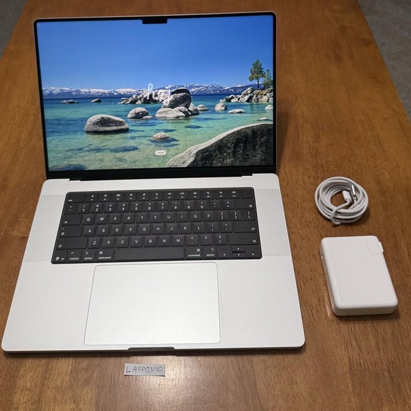 MacBook Pro 2026 - 16 inch (M5) - 2 TB, Silver, 36 GB, Apple M5 Max 18-core (32-core GPU), Standard Display