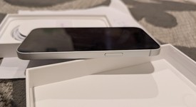 Mint
													Apple iPhone 16e - Unlocked, White, 128 GB, A3212, photo 4 of 8