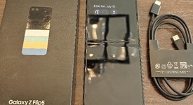 Good
													Samsung Galaxy Z Flip5 - Unlocked, Green, 512 GB, 8 GB, SM-F731U1, photo 1 of 9