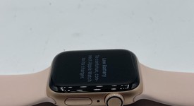 Good
													Apple Watch Series 4 40mm - Gold, A1977 - GPS, Aluminum, photo 3 of 6