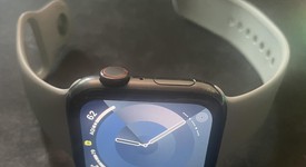 Good
													Apple Watch SE 1st Gen 44mm - Unlocked, Gray, A2354 - Cellular, Aluminum, photo 3 of 6