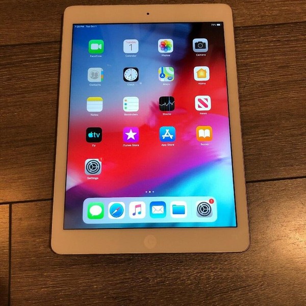 Apple iPad Air - Wi-Fi, 128 GB, Silver