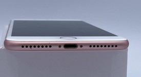 Good
													Apple iPhone 7 Plus - Unlocked, Rose Gold, 256 GB, A1784, GSM, photo 4 of 7