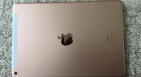 Mint
													Apple iPad 7th Gen - Unlocked, Gold, 32 GB, A2200, photo 3 of 10