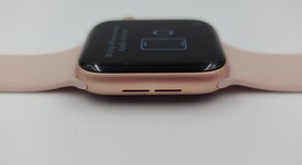 Good
													Apple Watch Series 5 44mm - Gold, A2093 - GPS, Aluminum, photo 4 of 5