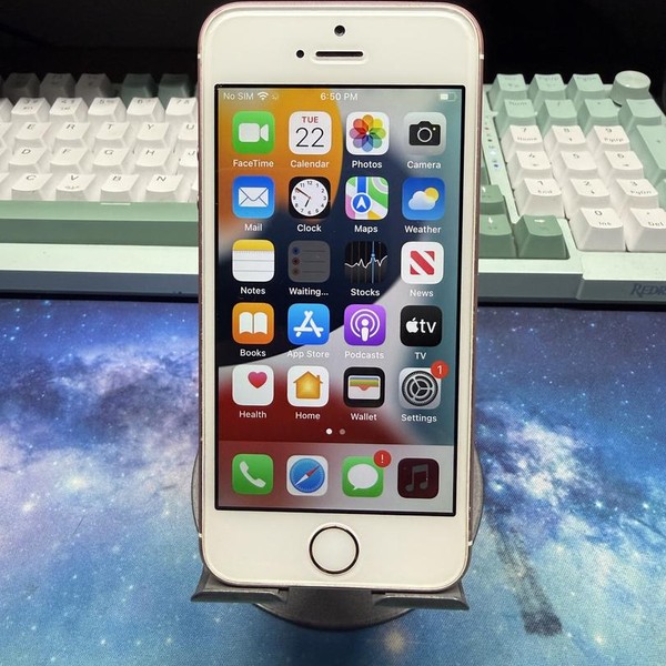 Apple iPhone SE 1st Gen 2016 - Unlocked, 32 GB, Rose Gold, A1723