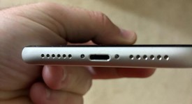 Fair
													Apple iPhone Xr - AT&T, White, 128 GB, A1984, photo 4 of 5