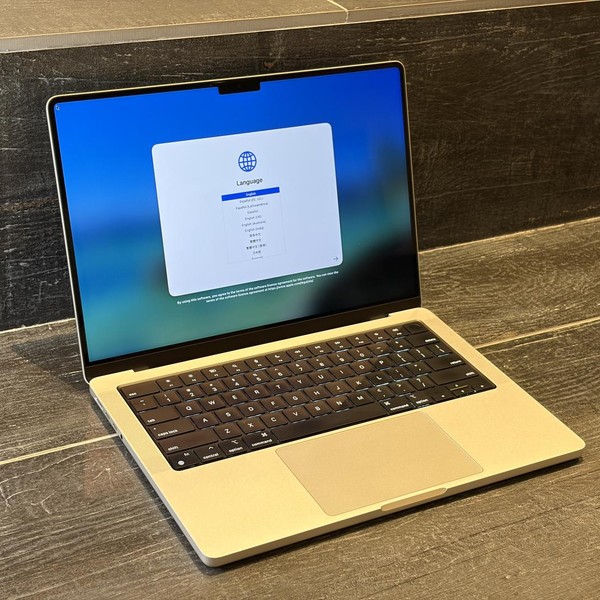 MacBook Pro 2021 - 14 inch - 1 TB, Silver, 64 GB, Apple M1 Max