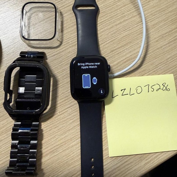 Apple Watch Series 9 45mm - Unlocked, Midnight, A2984 - Cellular, Aluminum