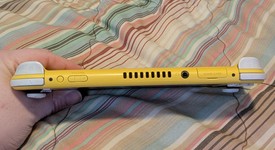 Fair
													Nintendo Switch Lite - Yellow, photo 3 of 6